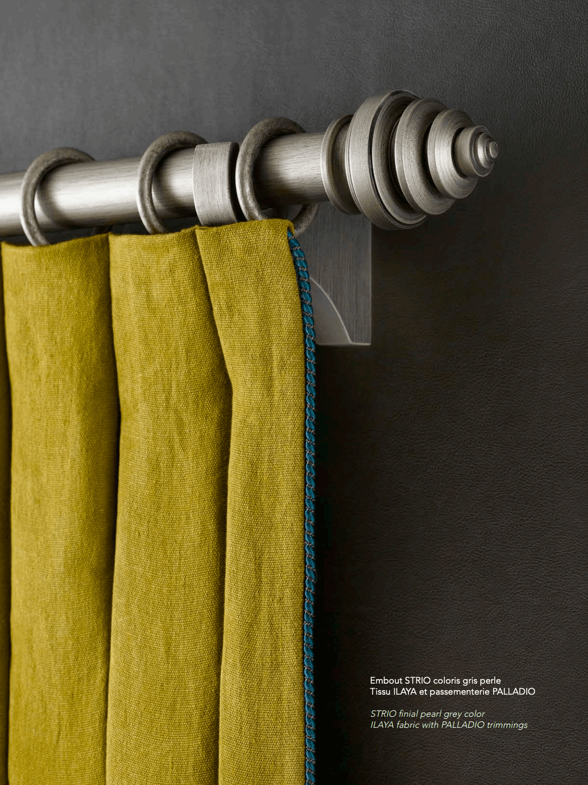 Embout STRIO coloris gris perle Tissu ILAYA et passementerie PALLADIO Embout STRIO coloris gris perle<br />
Tissu ILAYA et passementerie PALLADIO